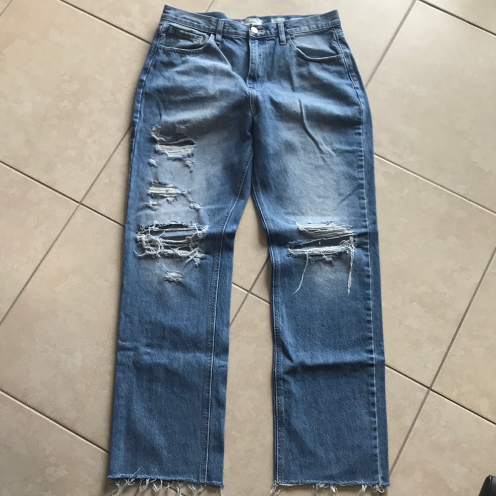 KanCan 90s Boyfriend distressed jeans!